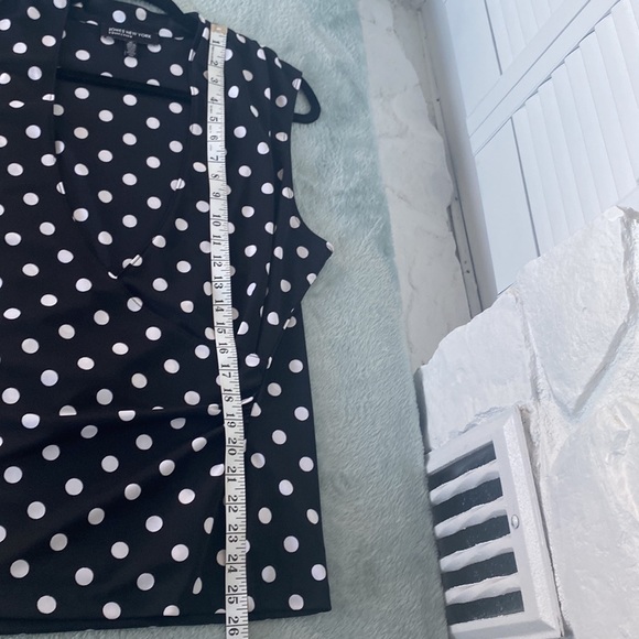 Jones New York black white polka dot V Neck, side gather, sleeveless top - Picture 8 of 13